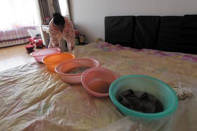 肃南楼上漏水，住户失联，小区没物管，业主维权难！律师来支招……